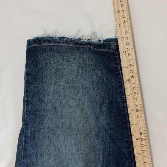 KanCan Womens Denim Shorts Sz 30 Distressed Raw Hem Knee Length Summer Spring - Picture 7 of 8